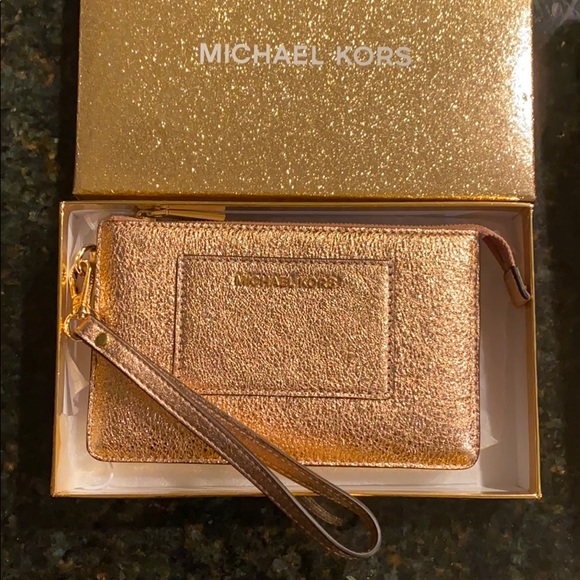 Michael Kors Handbags - Michael Kors Wristlet